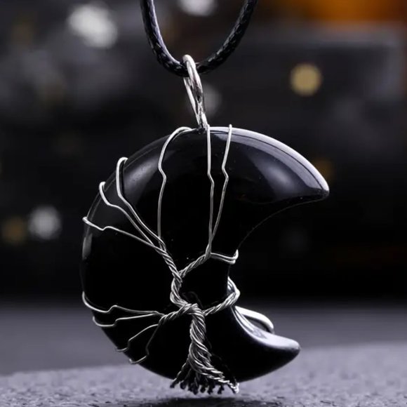 Elegant Black Crescent Necklace - Picture 1 of 1